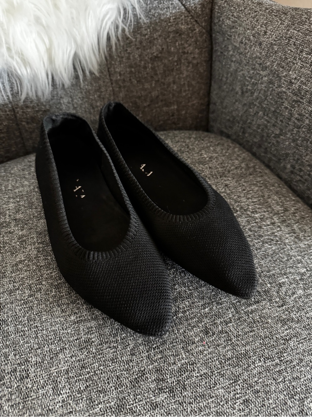 Pointed Knit Ballet Flats in Black